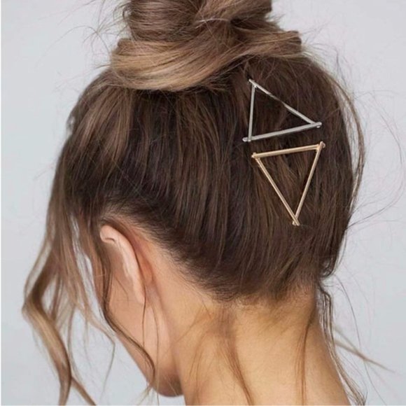 Urban Outfitters Accessories - “3 Points" Minimalist Triangle Geometric Hair Clip